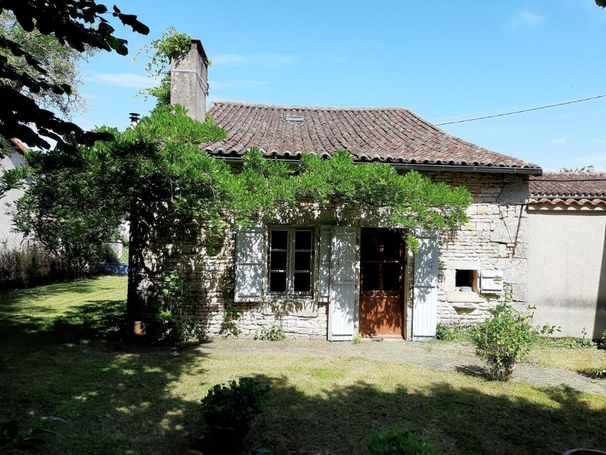 Wisteria Cottage Les Adjots Exterior photo